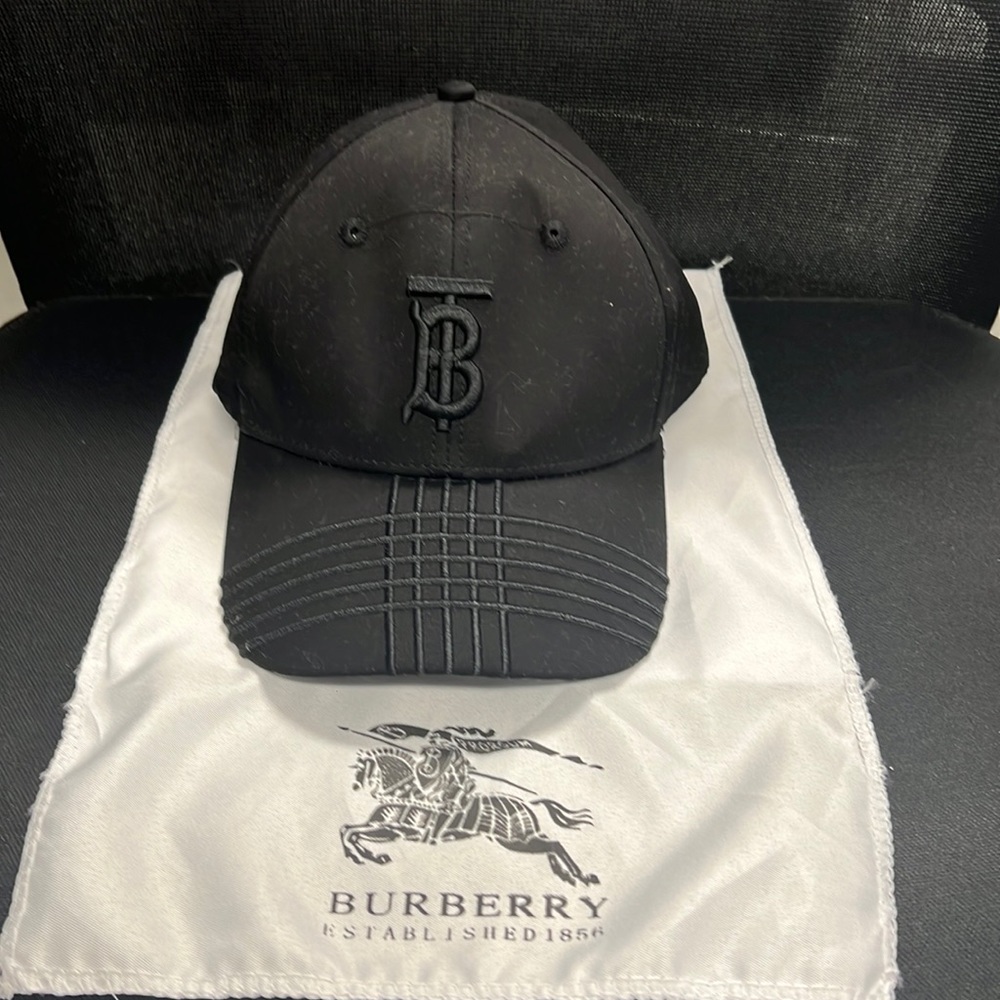 Burberry Cap new with tag